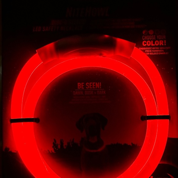 Nite Ize NiteHowl Rechargeable LED Safety Necklace Night - Picture 2 of 10